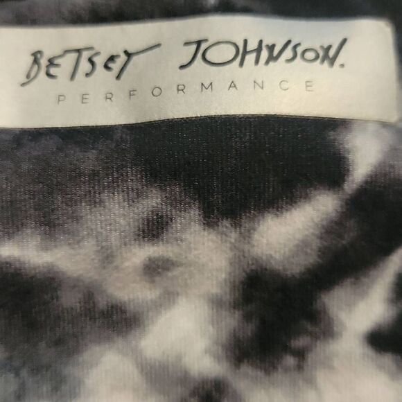Betsey Johnson Performance Women's Black and White Sports Bra Size Small - Picture 2 of 3